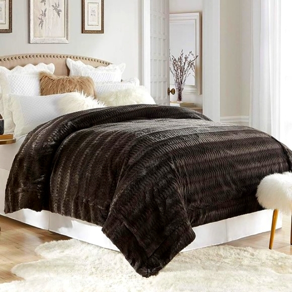 Soft KING Size Bed /Oversized Queen Neutral Dark Brown Faux Fur Blanket New - Picture 5 of 13